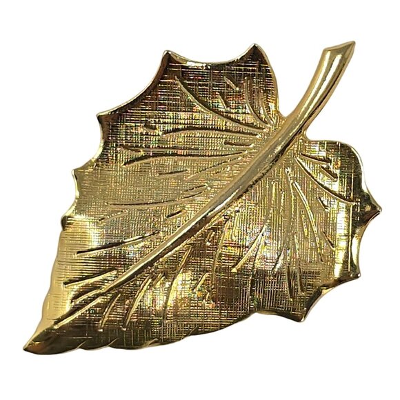 Vintage Gold Tone Leaf Brooch Pin Textured Mid Century Fall Autumn Jewelry - Picture 1 of 10